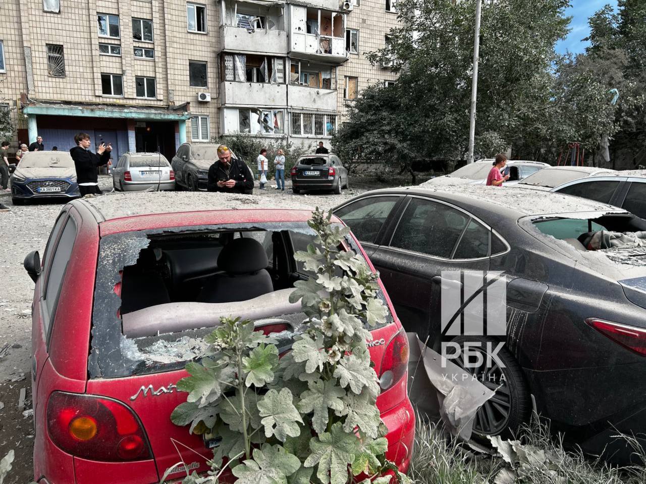 Жертви, зруйновані багатоповерхівки, евакуація у Вишневому: головне про атаку на Київ та область
